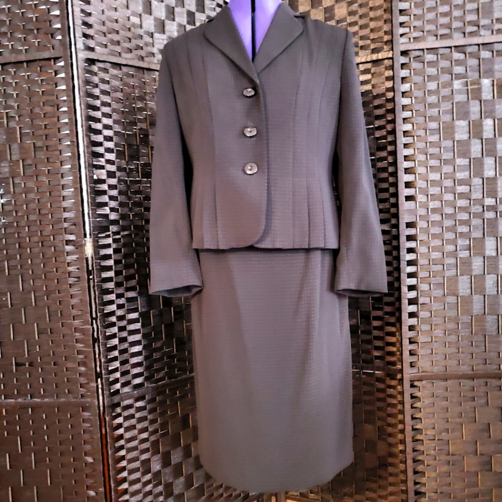 2pc Skirt Suit Sz 8p